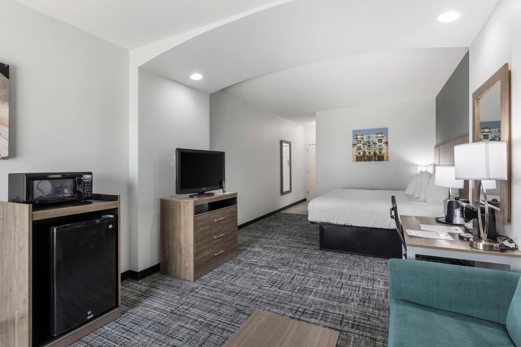Best Western Plus Midamerica Hotel Mascoutah Exterior photo
